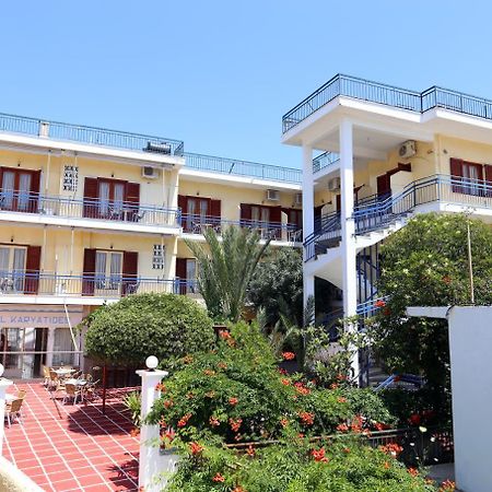 Hotel Karyatides Agia Marina  ภายนอก รูปภาพ