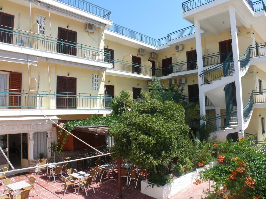 Hotel Karyatides Agia Marina  ภายนอก รูปภาพ
