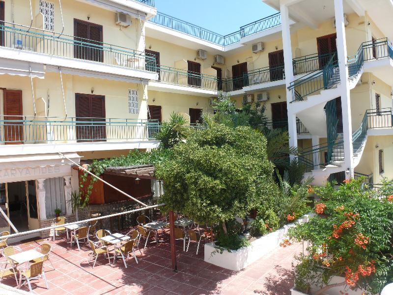 Hotel Karyatides Agia Marina  ภายนอก รูปภาพ