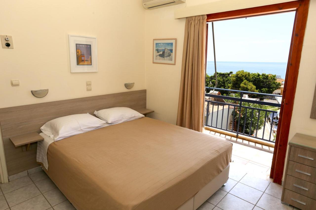 Hotel Karyatides Agia Marina  ภายนอก รูปภาพ