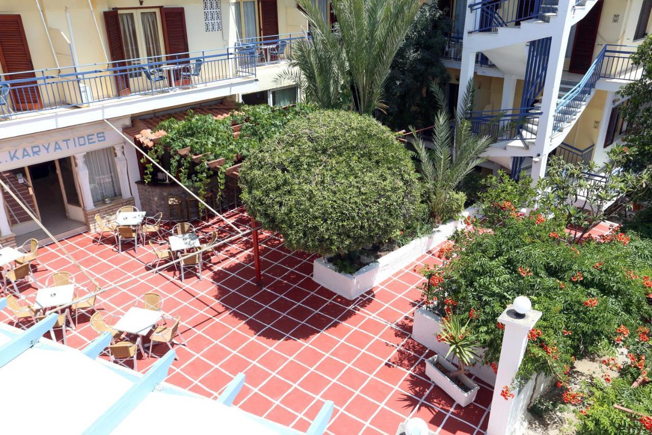 Hotel Karyatides Agia Marina  ภายนอก รูปภาพ
