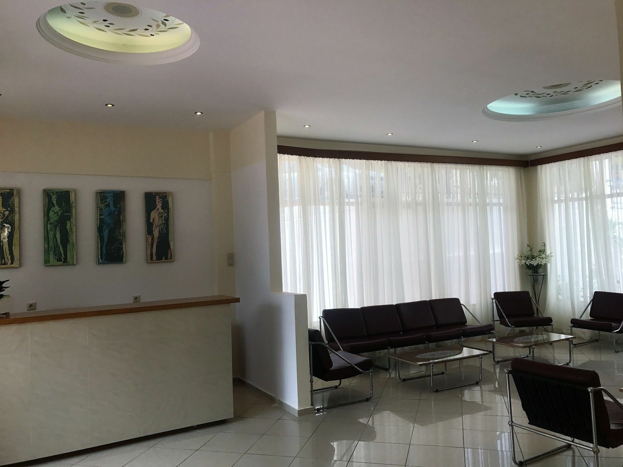 Hotel Karyatides Agia Marina  ภายนอก รูปภาพ