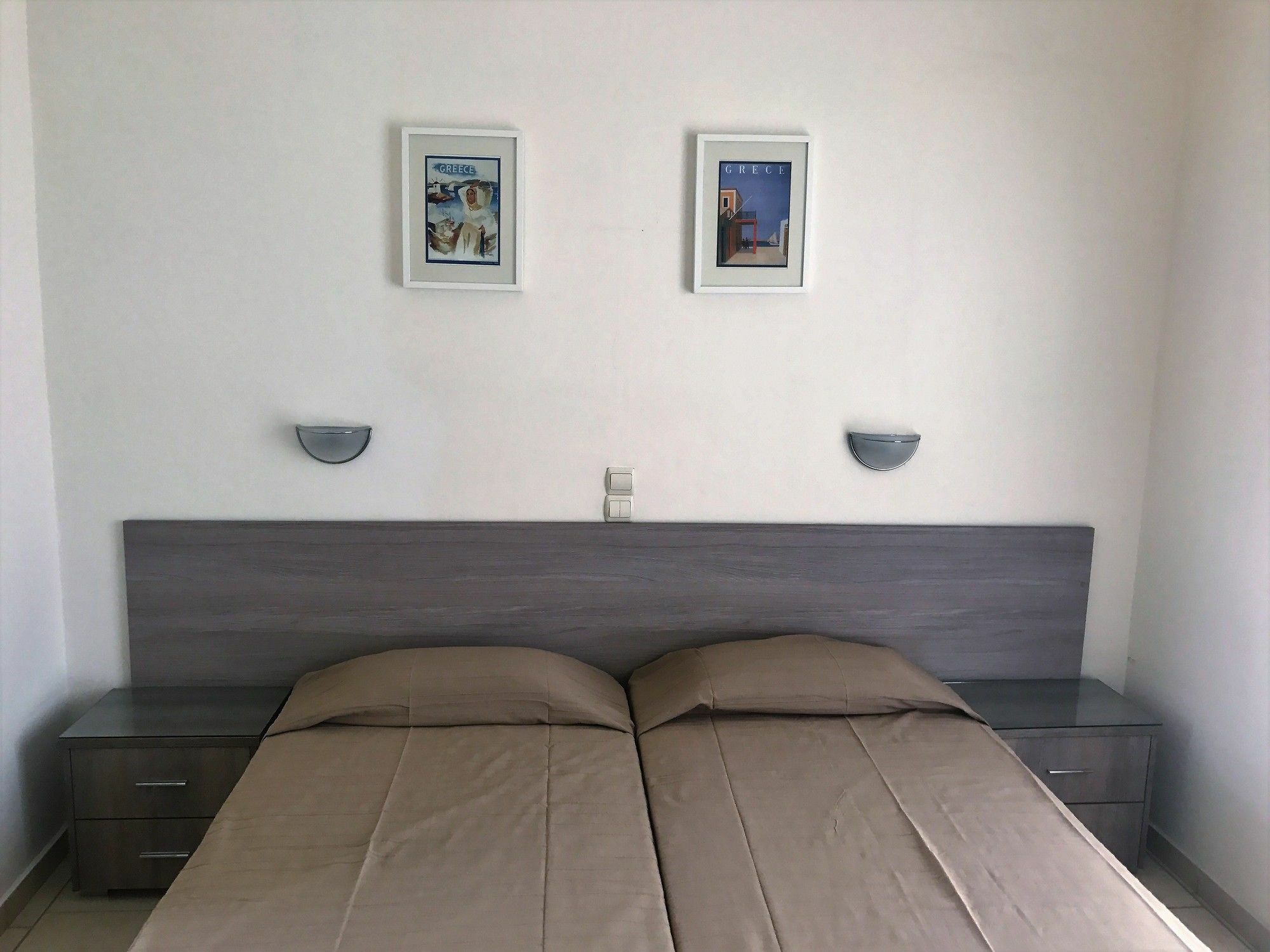 Hotel Karyatides Agia Marina  ภายนอก รูปภาพ
