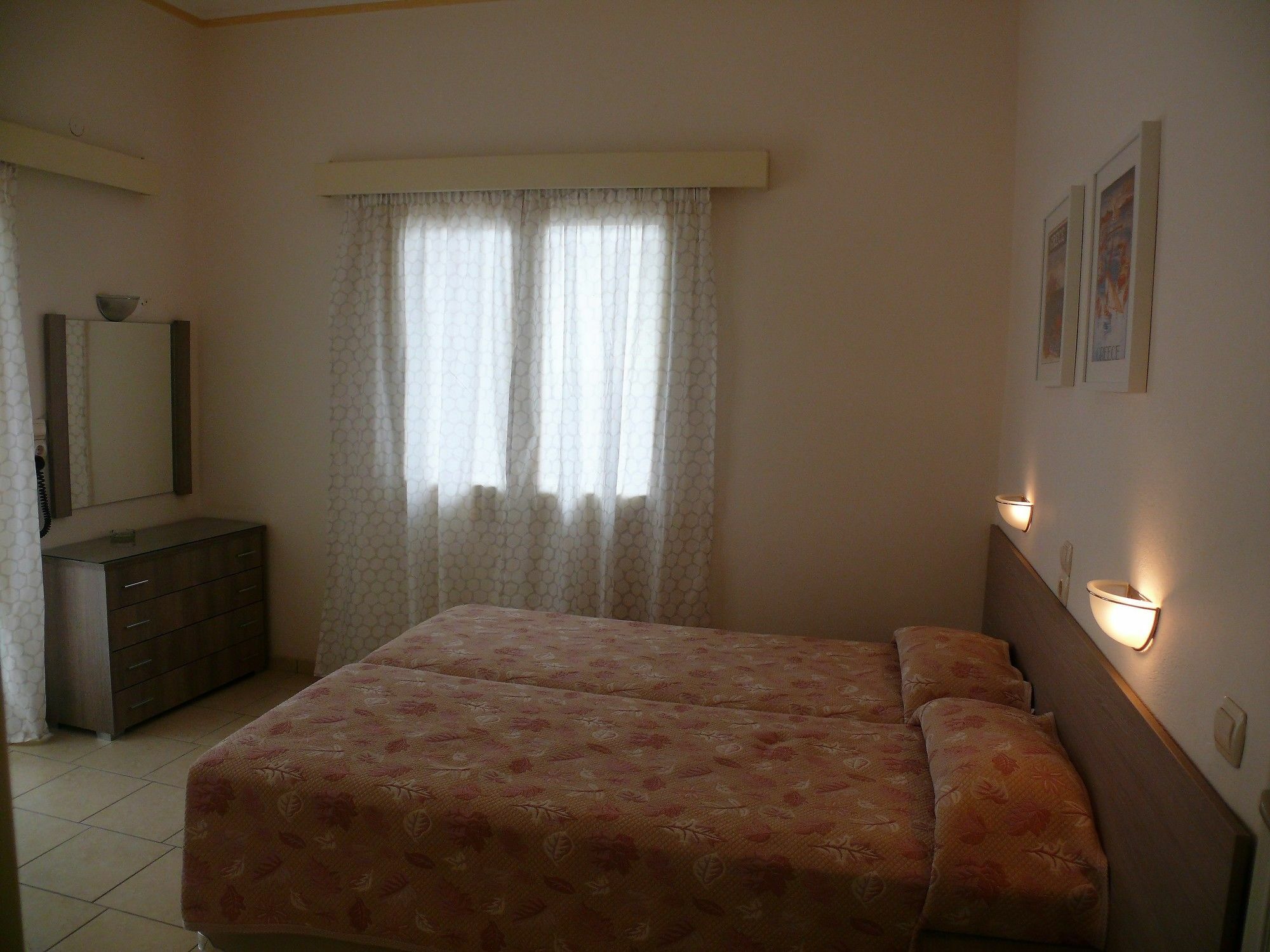 Hotel Karyatides Agia Marina  ภายนอก รูปภาพ