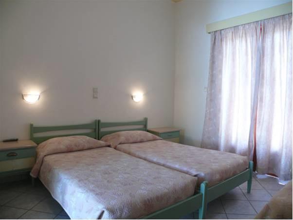 Hotel Karyatides Agia Marina  ภายนอก รูปภาพ